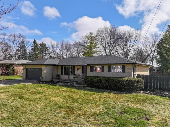 13307 Firestone Dr, Fenton, MI 48430