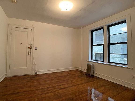 3rd image of 2127 27th St APT D3