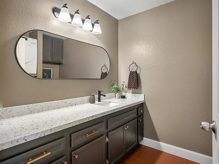 3821 Albatross St — Photo 12