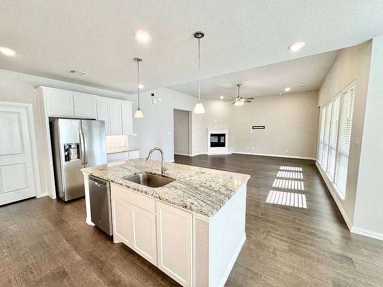 809 Uplands Dr — Photo 13
