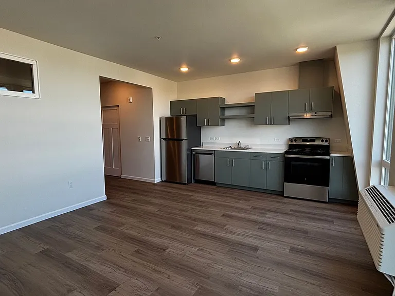401 UNION — Photo 101