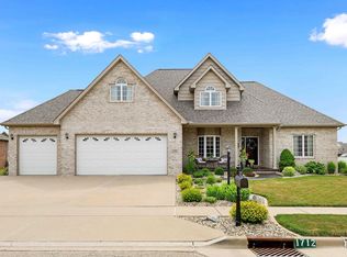 1712 Greenfield Dr, Morton, IL