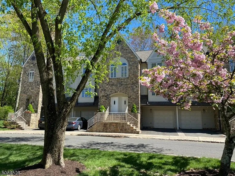 15 Starling Way — Photo 4