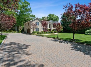 288 Berry Hill Rd, Syosset, NY 11791
