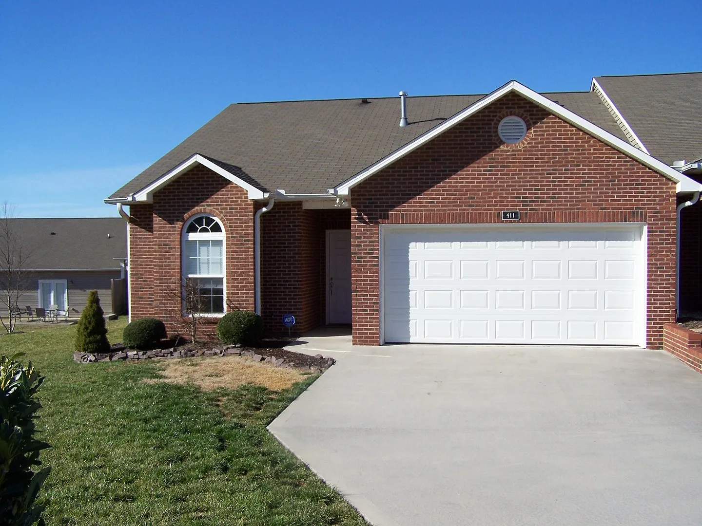 3 bed, 2 bath, 2 car garage, ranch style townhouse in N. Knoxville — Photo 1