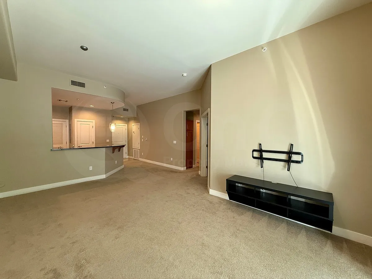 2 bed, 2.0 bath, 1071 sqft, $1,999 — Photo 4