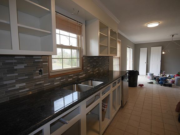 5th image of 406 Paradise Cir