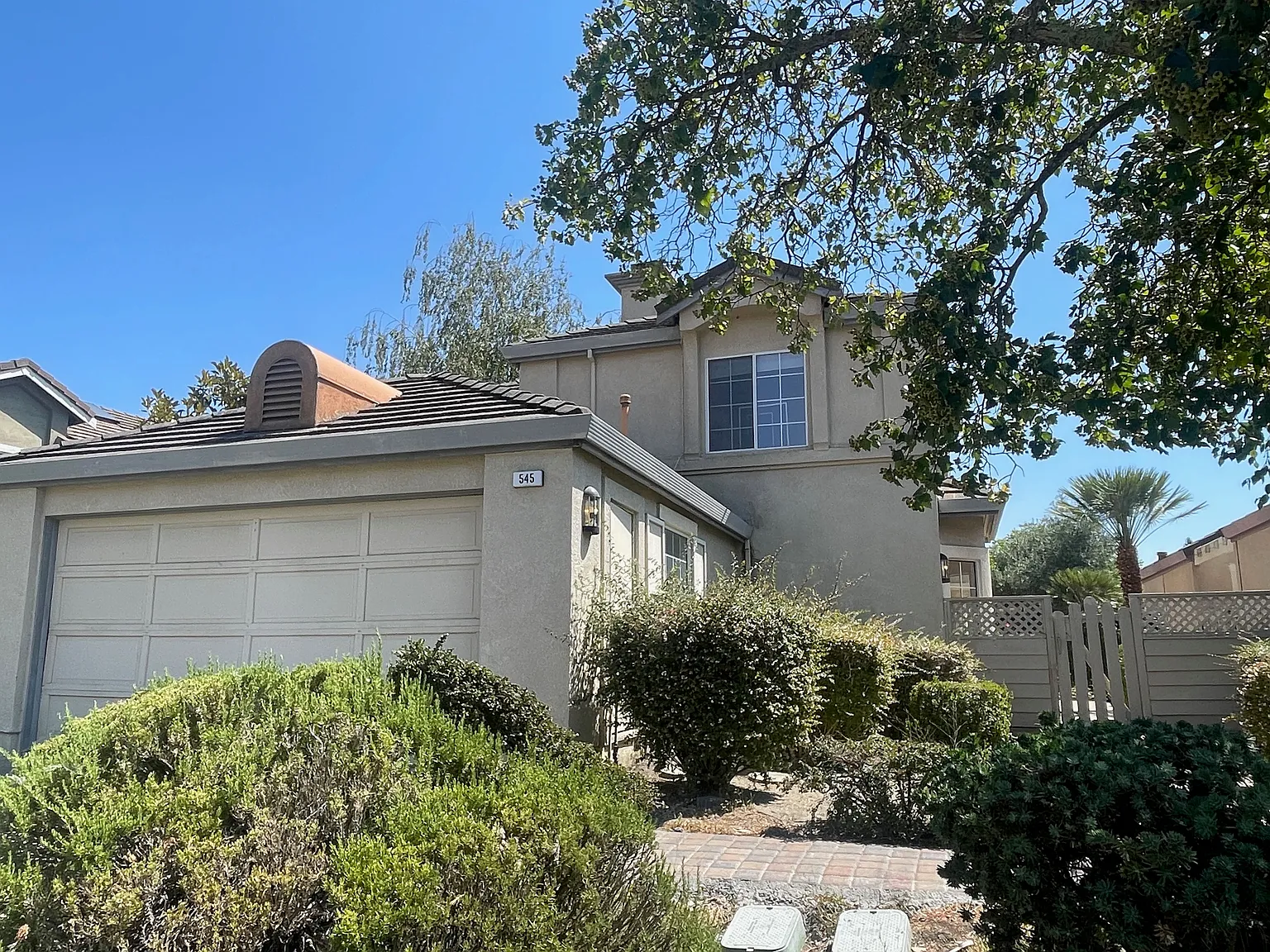 4 bed, 2500 sqft, $5,750 — Photo 2