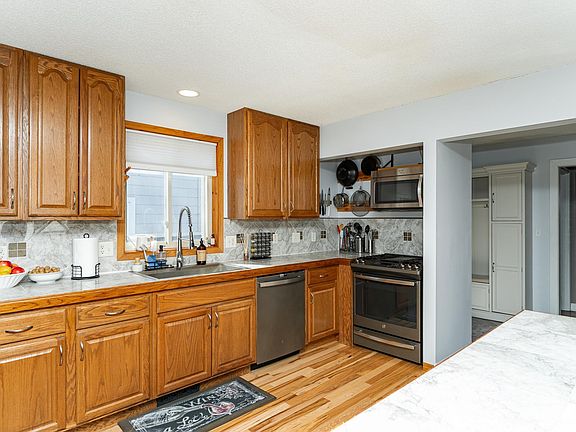 4th image of 1012 7th Ave NW