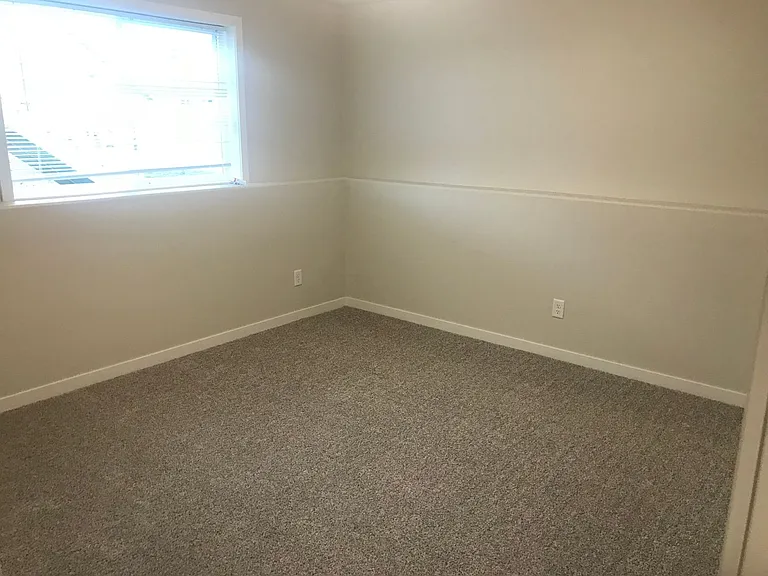 920 Albert Dr W — Photo 9