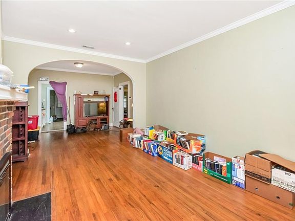 4th image of 142 Florence Pl