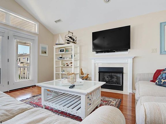 3rd image of 3630 Central Ave #2