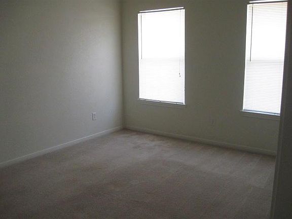 2nd image of 3101 Wisteria Ln