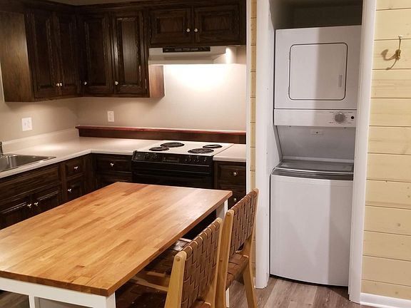 3rd image of 2505 Victoria Ave