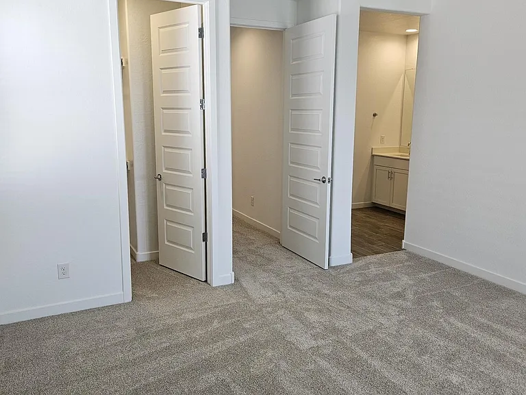 3357 S Primrose Ave — Photo 18