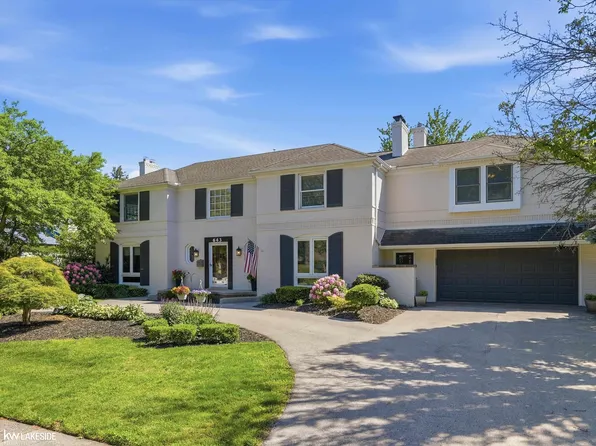 643 Lochmoor Blvd, Grosse Pointe Woods, MI 48236