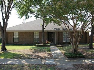 1714 Paxton Dr, Carrollton, TX 75007