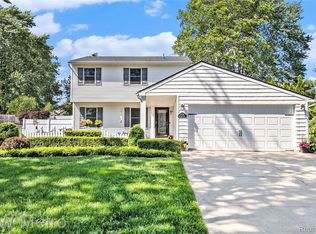 3726 Raintree Ct, Wixom, MI 48393