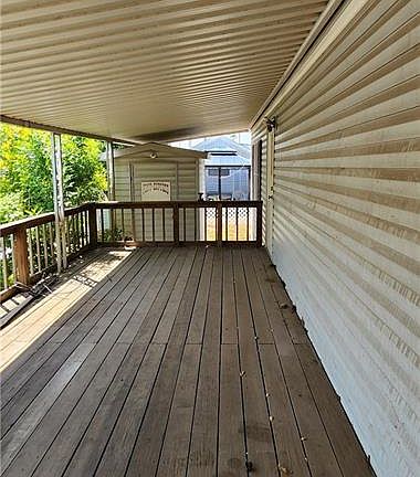 4th image of 2408 Meadowlark St