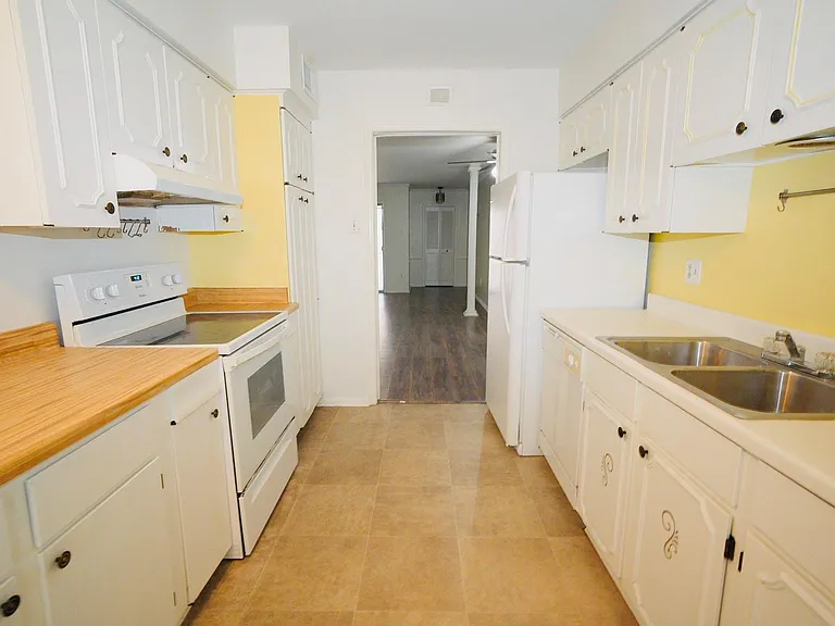 7600 Burgoyne Rd #250 — Photo 14