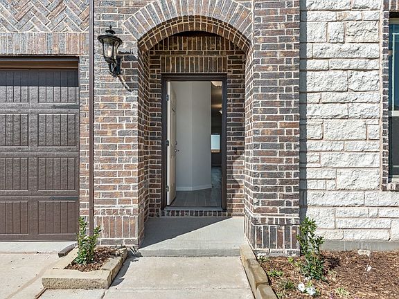 5th image of 1204 Laurel Ave