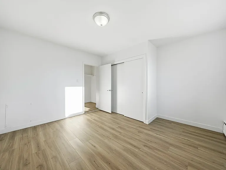 2220 Robinson St — Photo 12