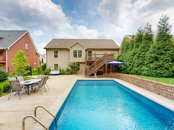7311 Brook Meadow Dr, Louisville, KY 40228