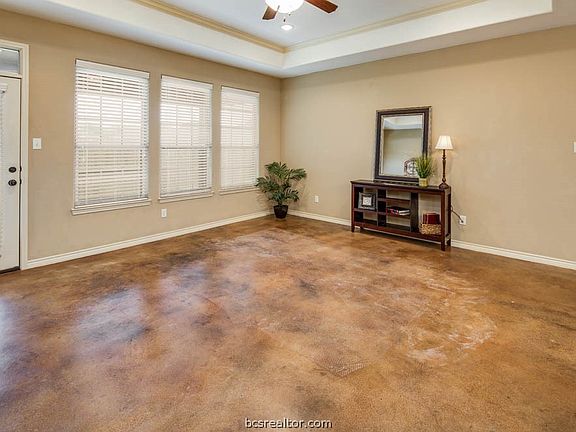 3rd image of 416 Deacon Dr W