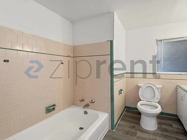 139 W 18th St #8 — Photo 9