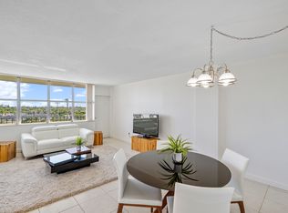 Grand Island Square, Miami, FL 33162