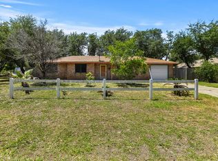 107 Greenway Ln, Rockport, TX 78382