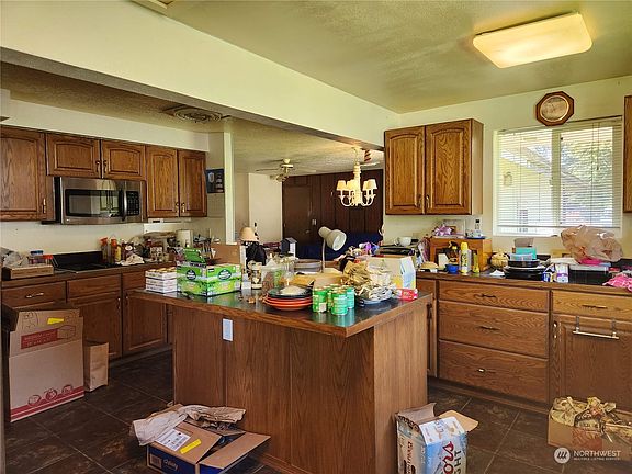 5th image of 6207 Alameda Avenue W