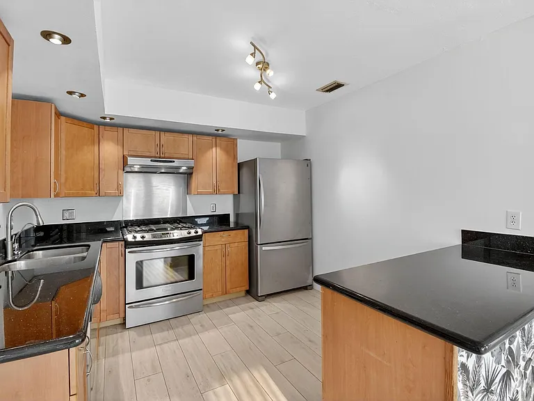 1606 NE 15th Ave #1606 — Photo 6