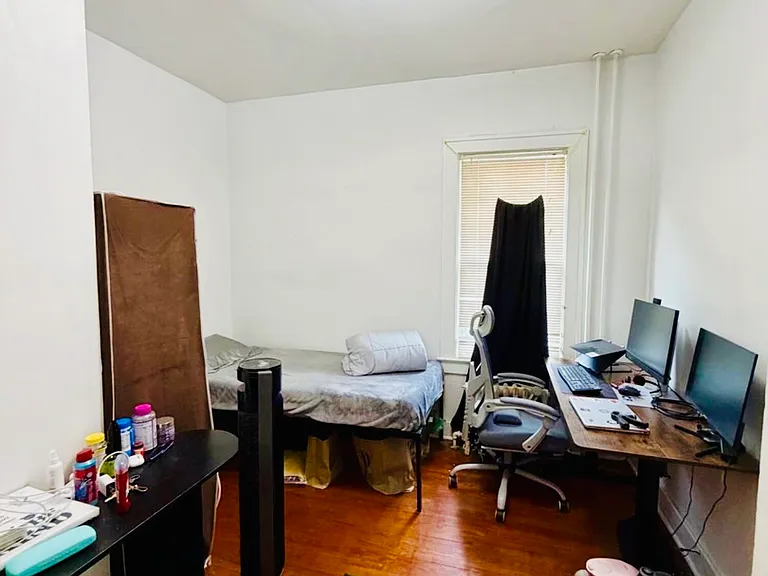 1064 Washington Ave #1 — Photo 8
