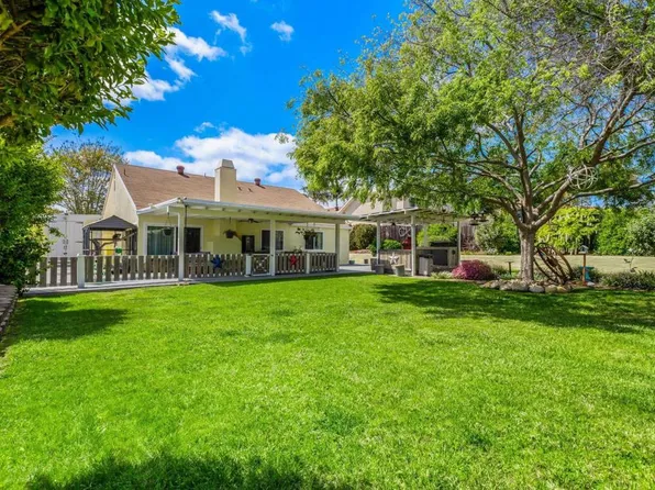 925 Ruby Dr, Vista, CA 92083