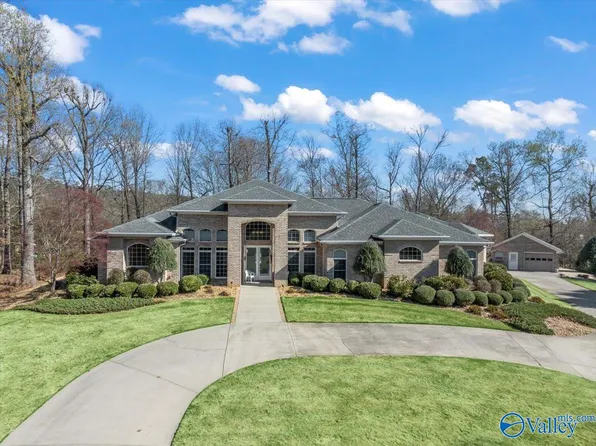 66 Chatham Pl, Guntersville, AL 35976