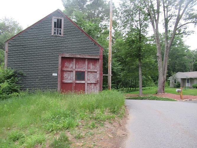 2nd image of 804 Conant Rd