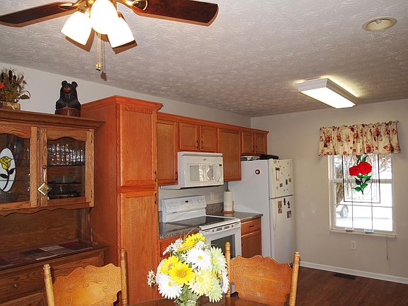 3rd image of 1528 Banyan Way