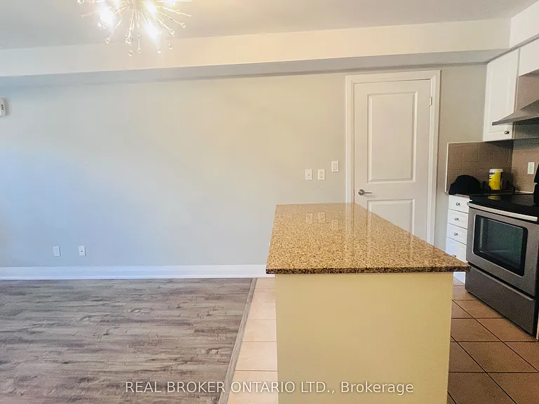 320 John St #214 — Photo 11