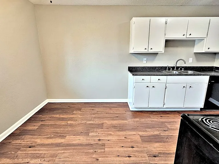 Avalon Cove Townhomes — Photo 49