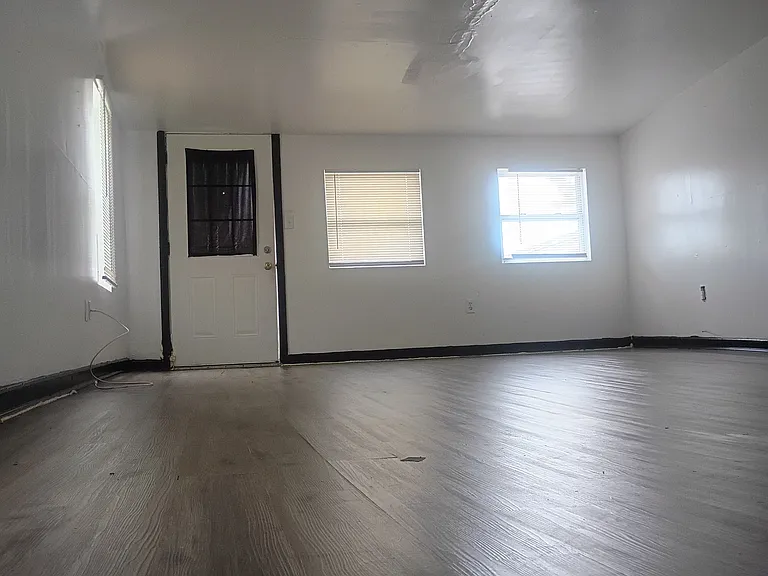 252 Renner St — Photo 1