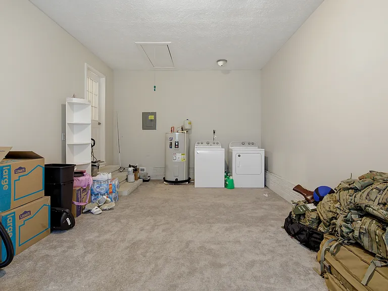 6853 Marlowe Dr — Photo 37