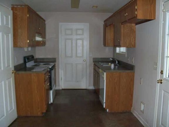 3rd image of 103 Jonathan Ct