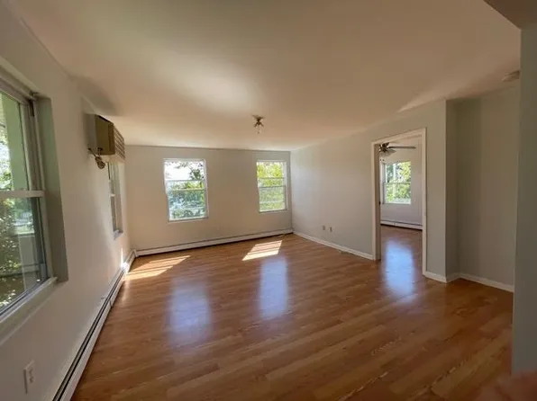 4 Harbor Ln, New Rochelle, NY 10805