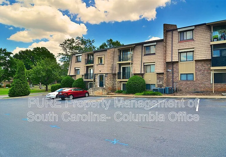 1002 Old Manor Rd — Photo 3