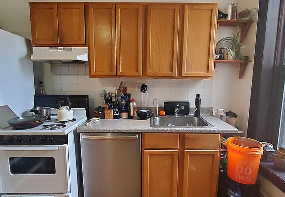 5th image of 326 Lafayette Ave #2