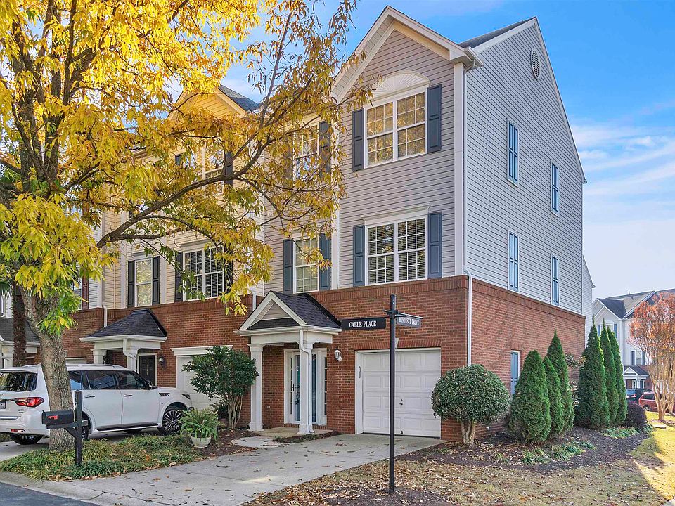 1st image of 702 Calle Pl