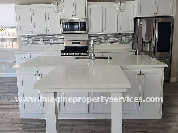 3rd image of 1105 Acorn Ln