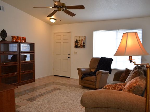4th image of 2118 Laredo Ln