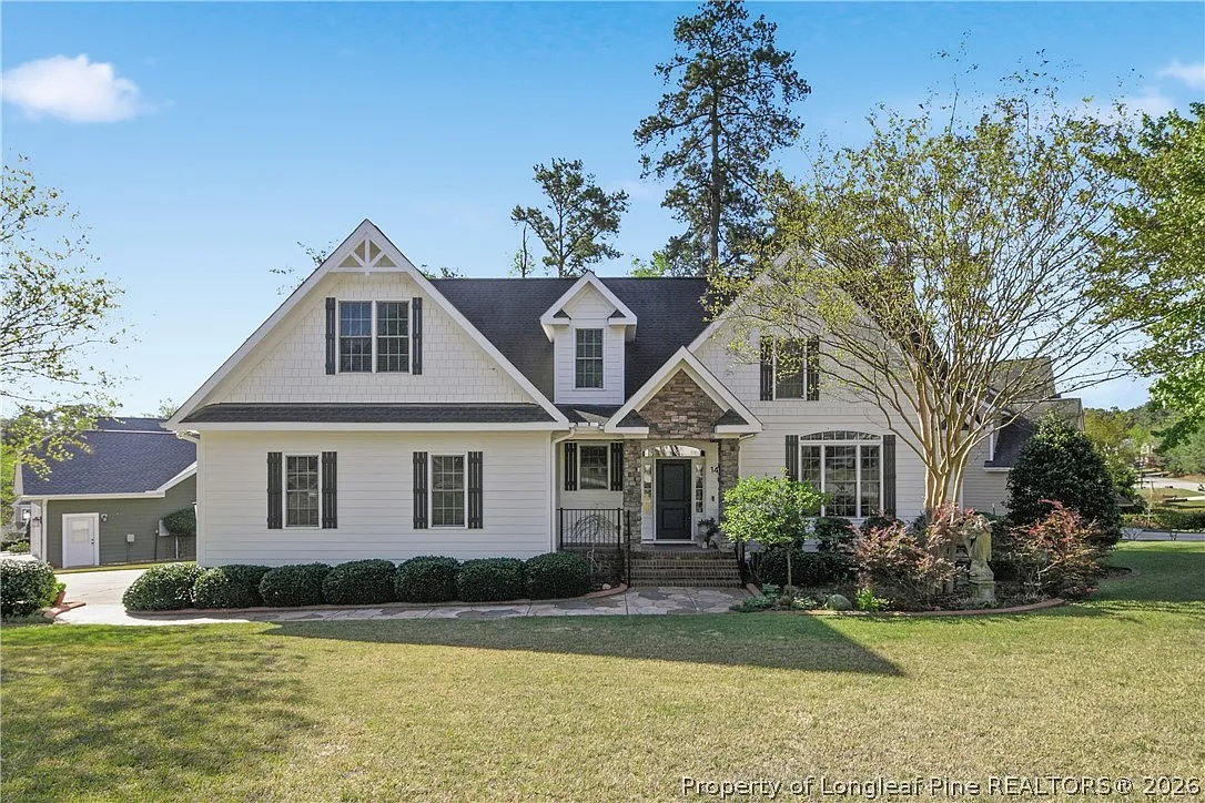 4 bed, 2.5 bath, 2909 sqft, $2,450 — Photo 1